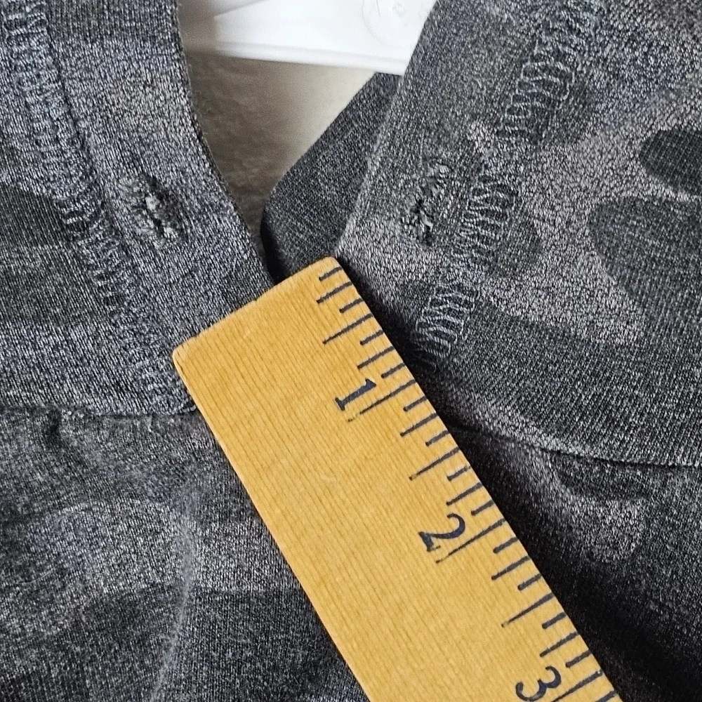 Sundry Camo Hoodie Gray medium Athletic Sweater Pullover - Picture 8 of 11